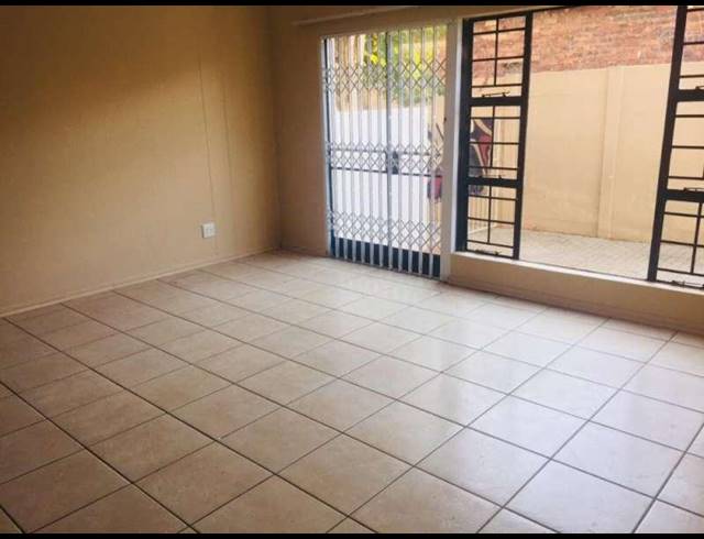 2 BEDROOM APARTMENT FOR SALE IN SILVERTON